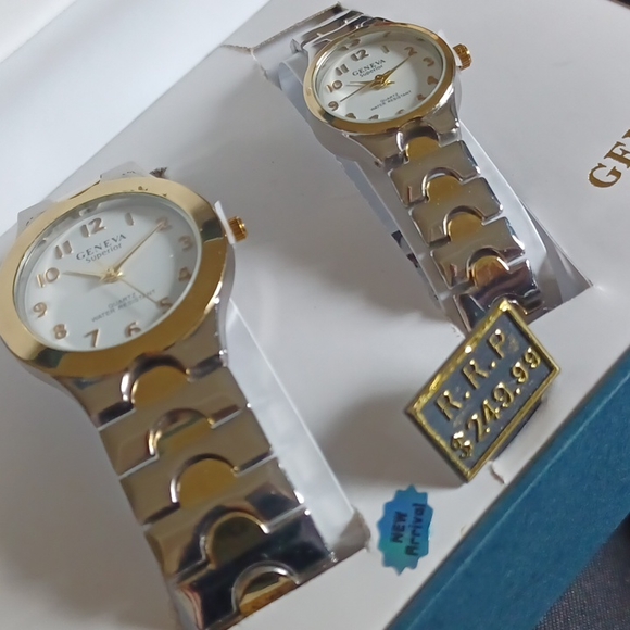 Brand new 2 watch comes with box special ✨️ - Picture 5 of 9